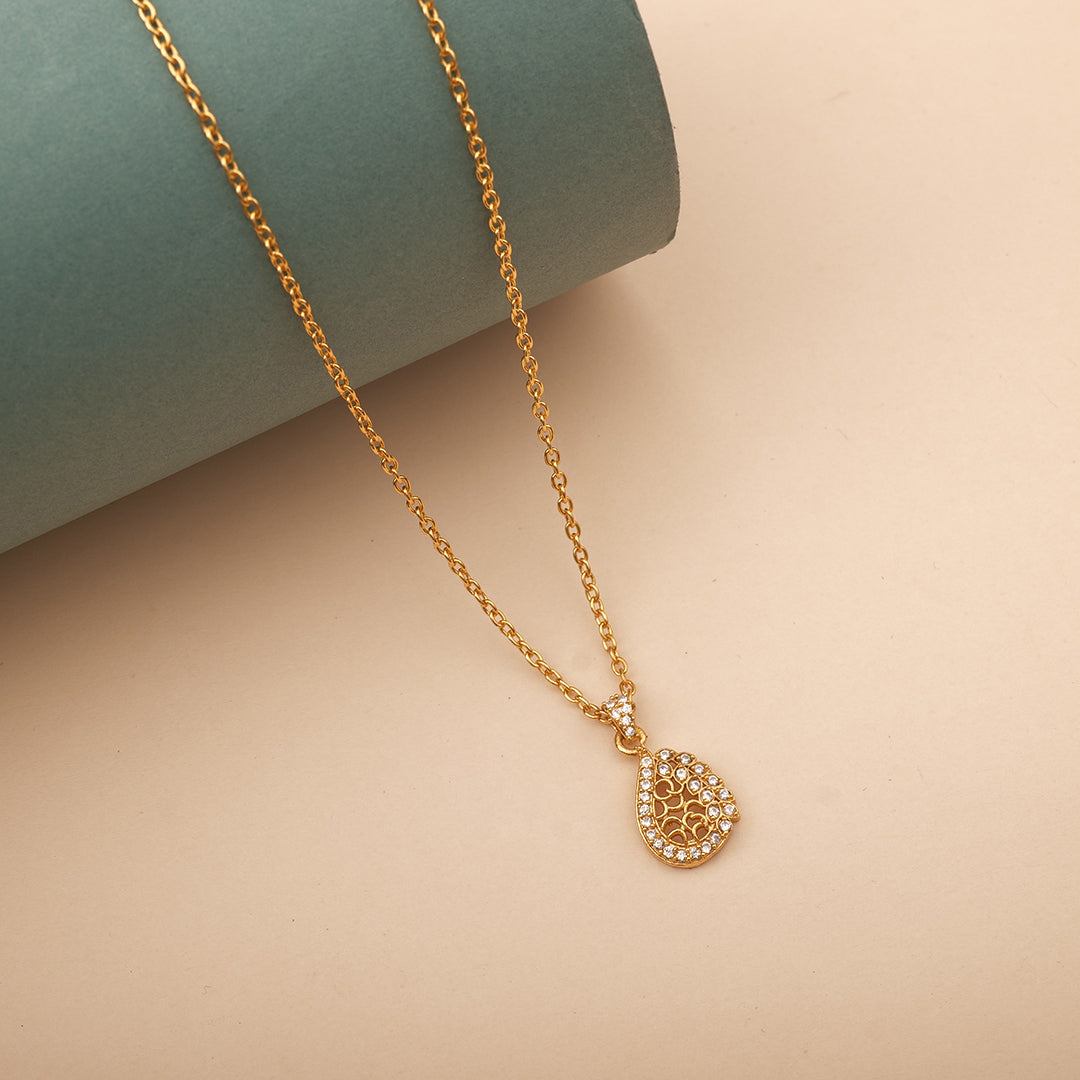Gold toned Simple chain With Pendant - PE100623