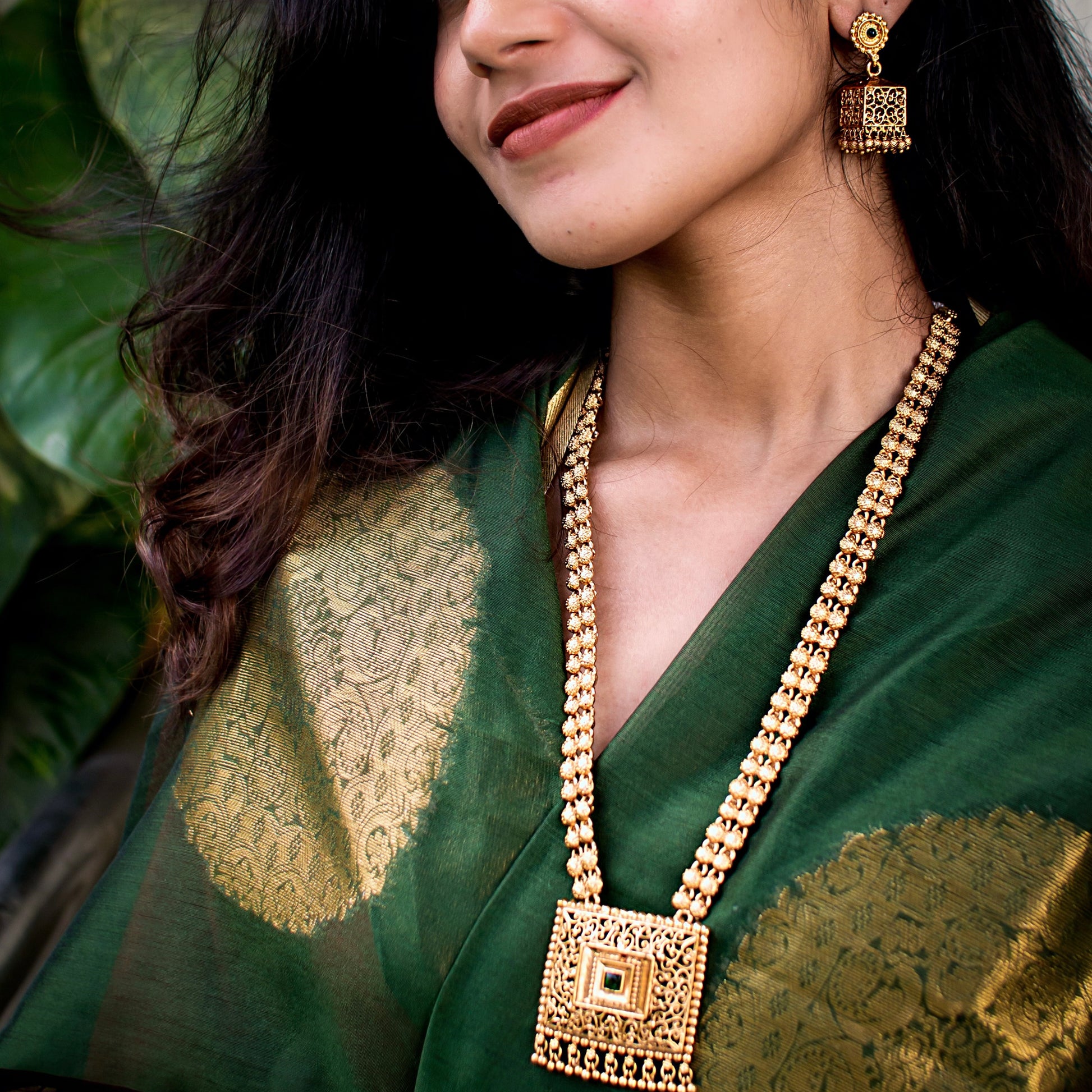 Gold Necklace Jewellery For Silk Sarees Simple Design Shop Online NCKN1805