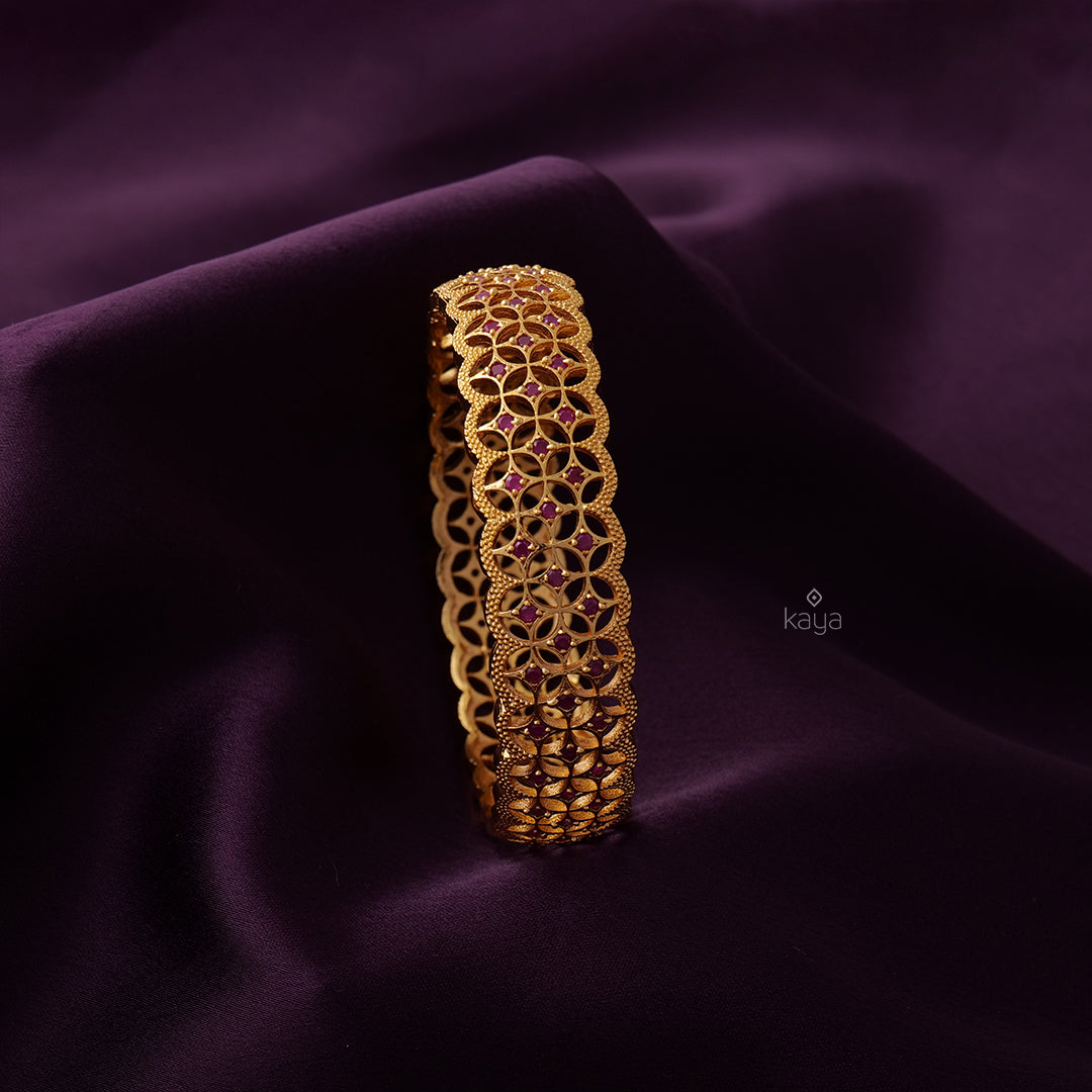 SG100982 - Gold Plated stone bangle