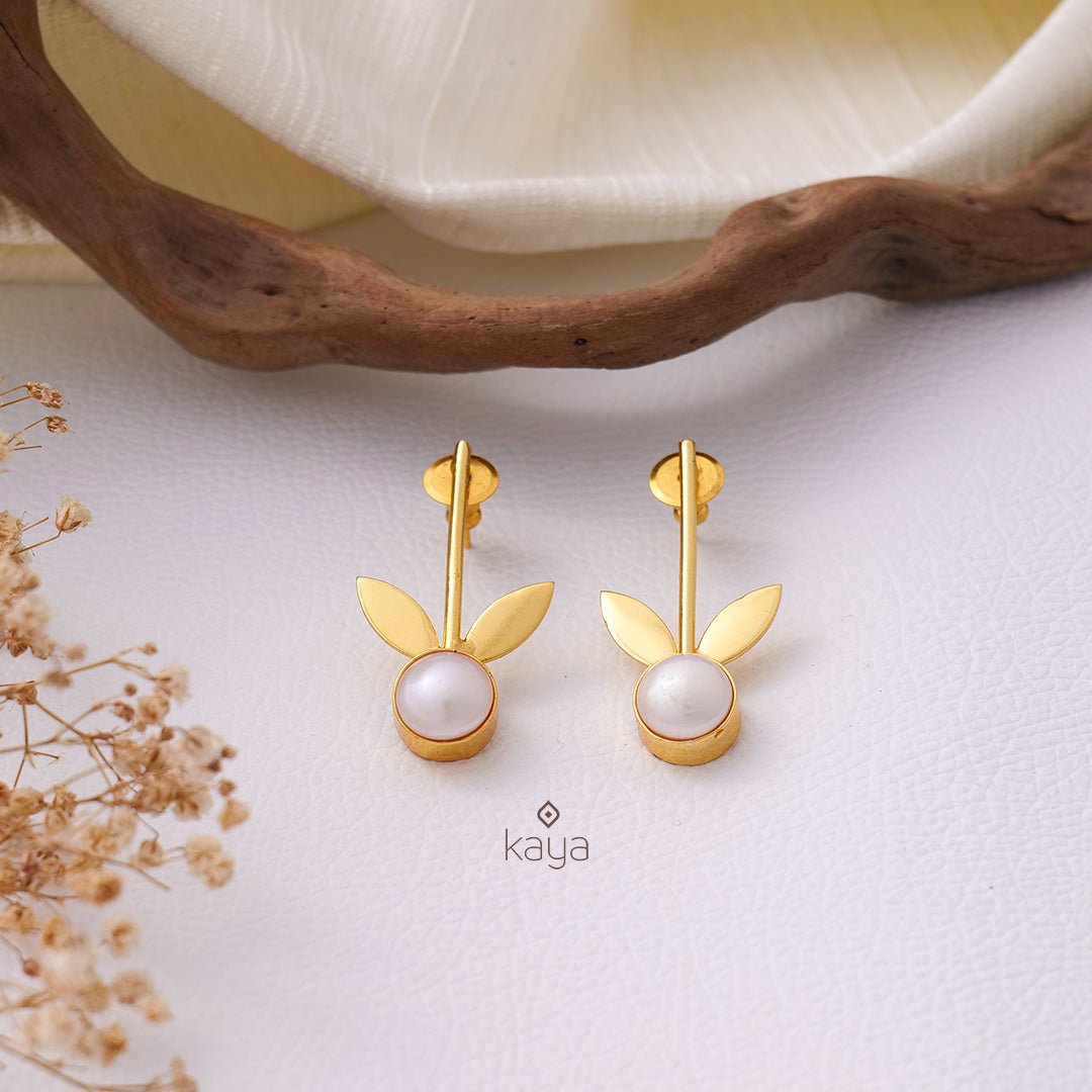 Pearl With Leaf shaped Hoop Earrings -AS100853