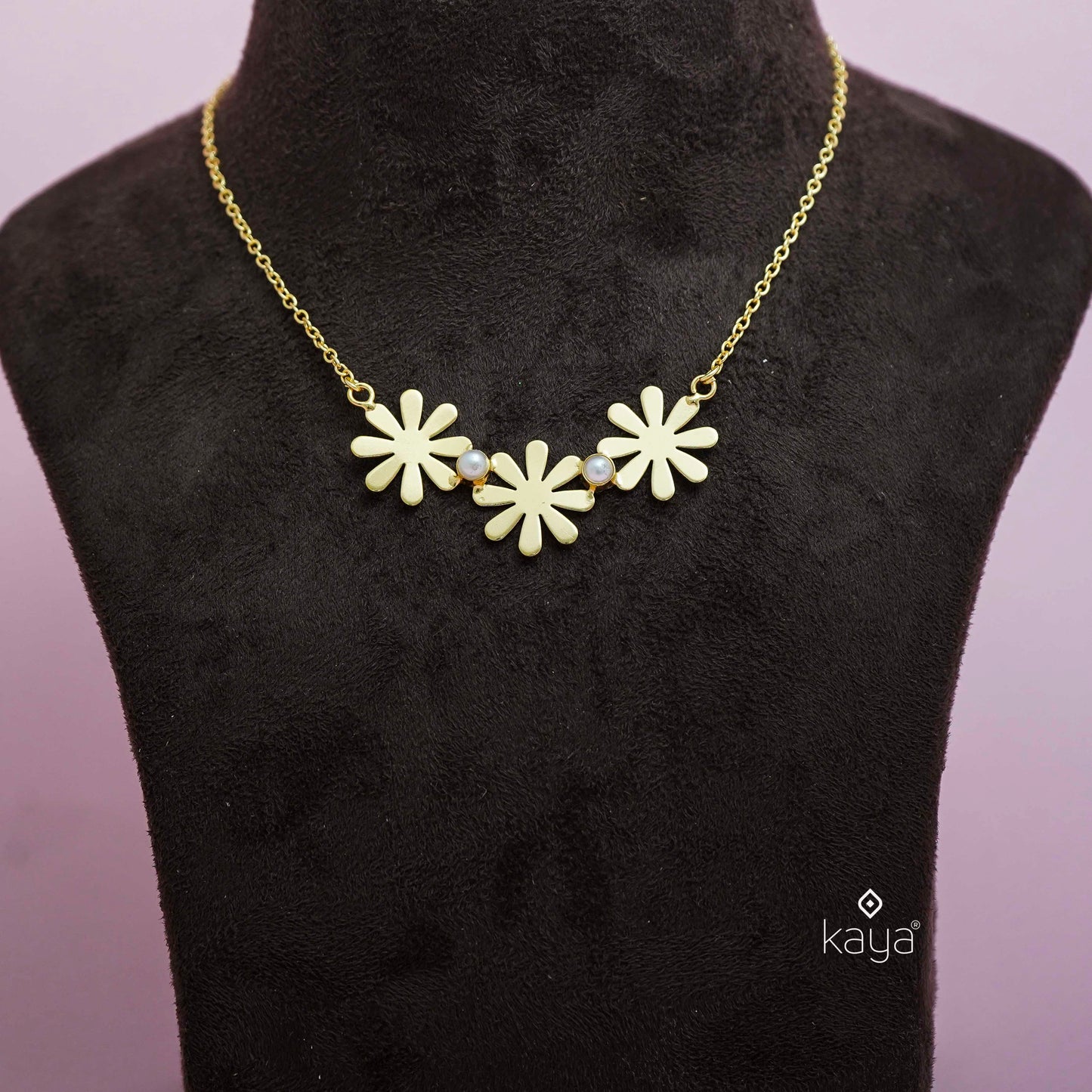AS101230 - Elegant Flower Necklace with Pearls