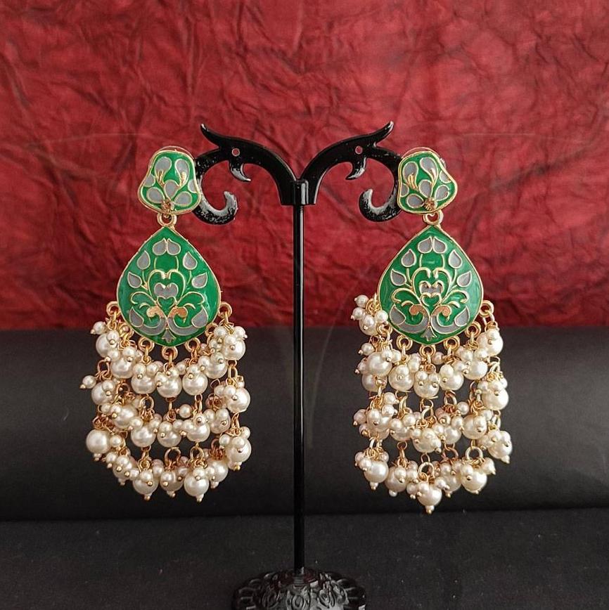 Ishika Pearl Clustering Earrings
