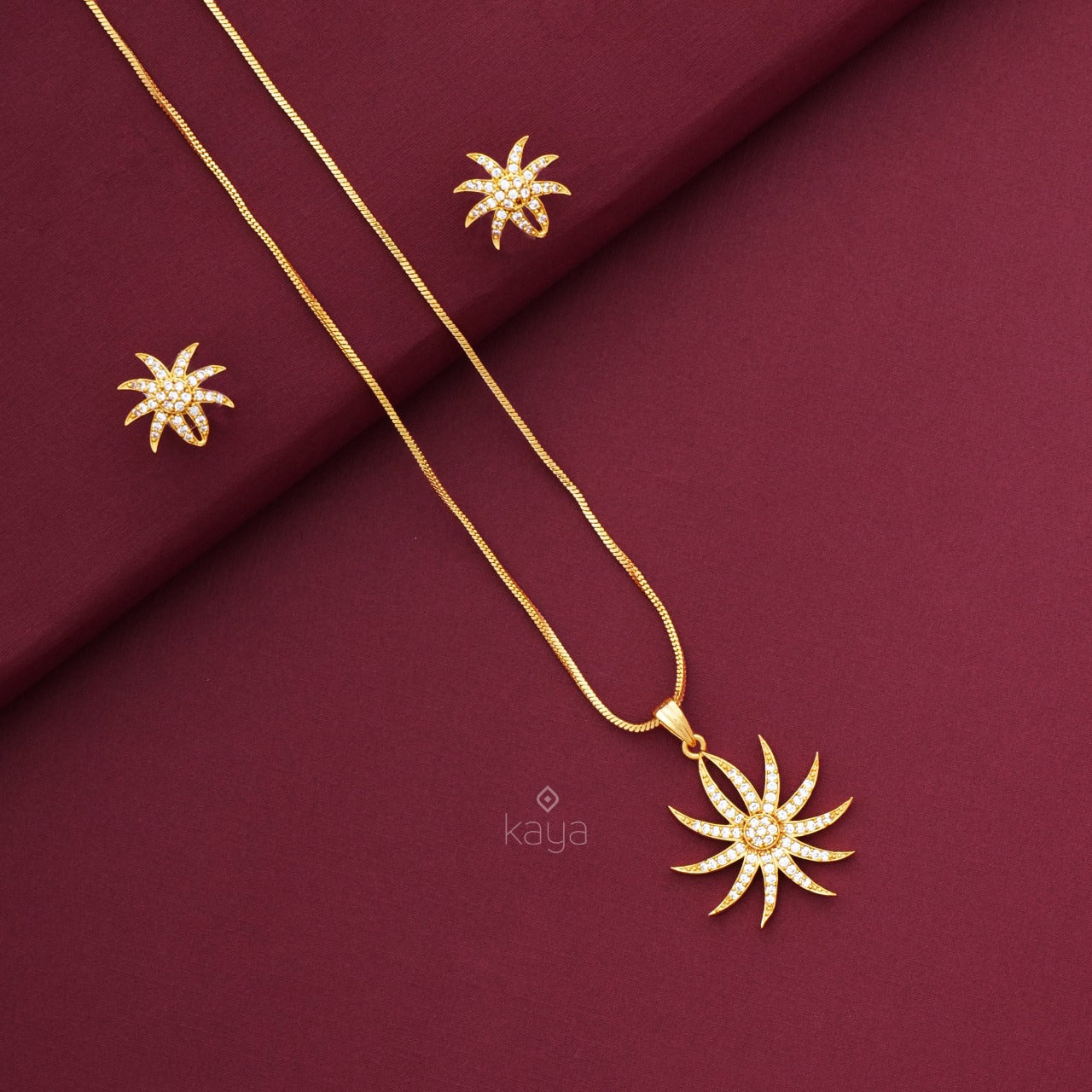 Simple pendant Necklace with Matching Earrings - PE100157